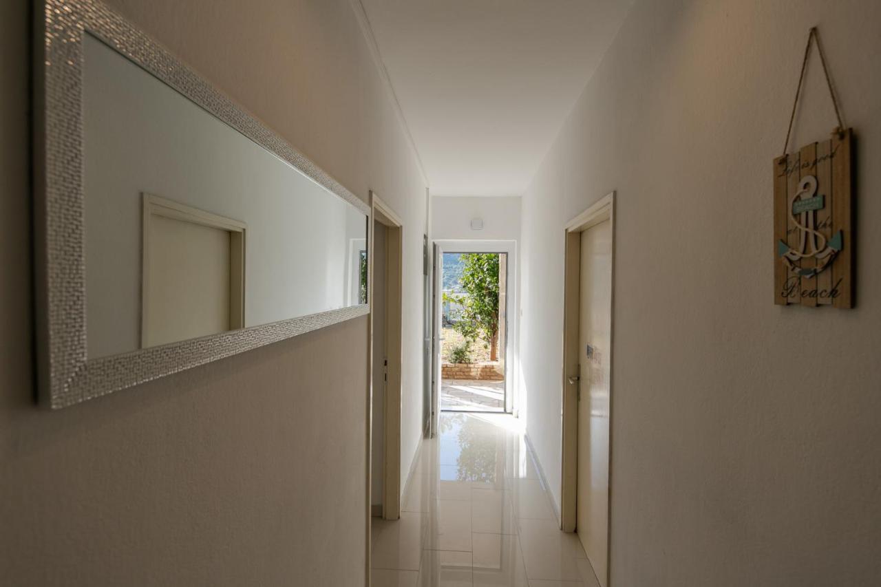 Apartments Mate Vinišće Exterior foto