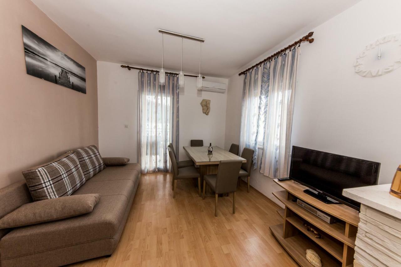 Apartments Mate Vinišće Exterior foto