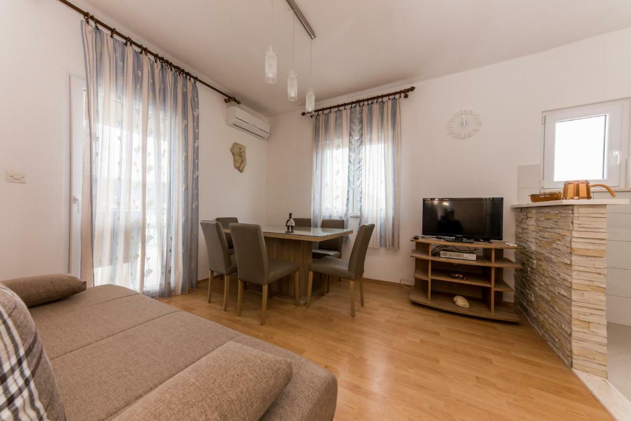 Apartments Mate Vinišće Exterior foto