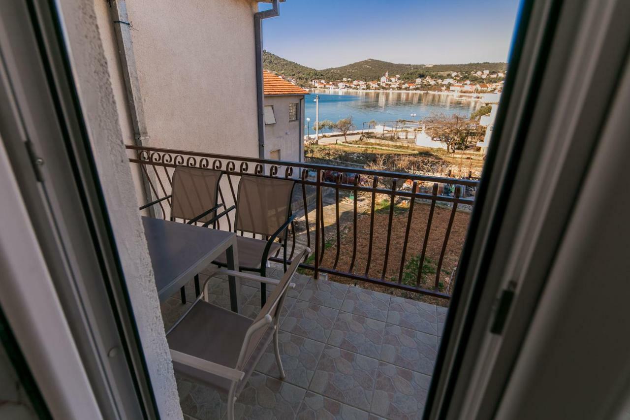 Apartments Mate Vinišće Exterior foto