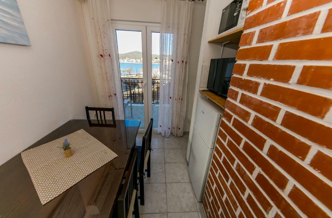 Apartments Mate Vinišće Exterior foto