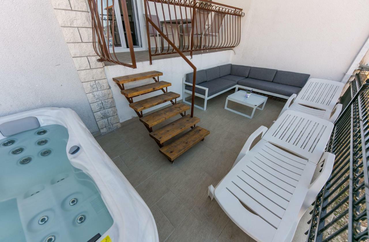 Apartments Mate Vinišće Exterior foto